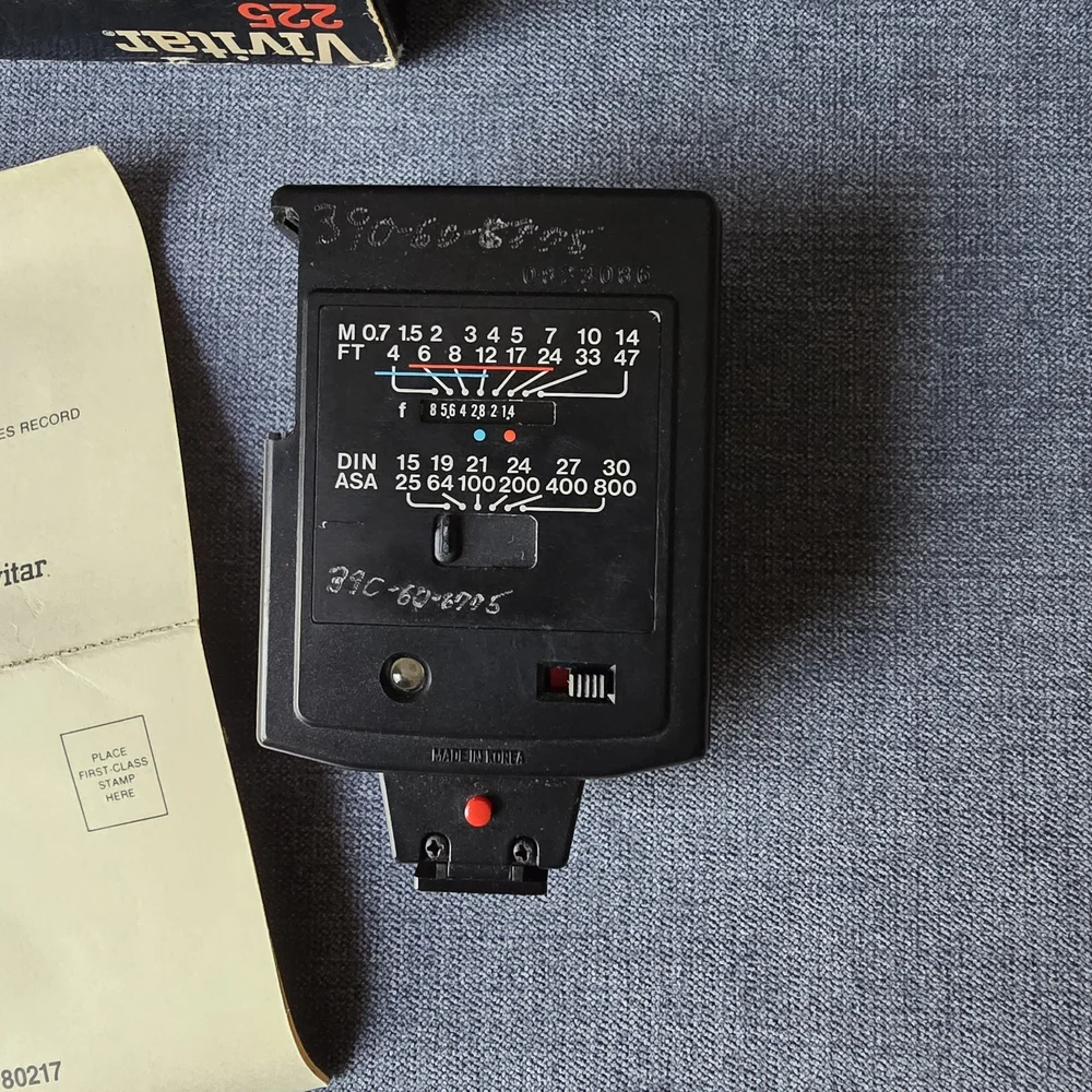 Vivitar Auto Thyristor 225 Flash w/ Box & Manual VTG Camera Accessory Untested